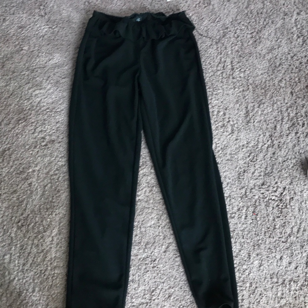 Akita pants with belt.